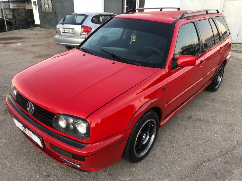 Volkswagen Golf 3 красный