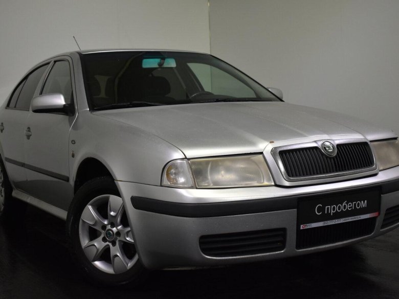 Шкода Октавия серебристая