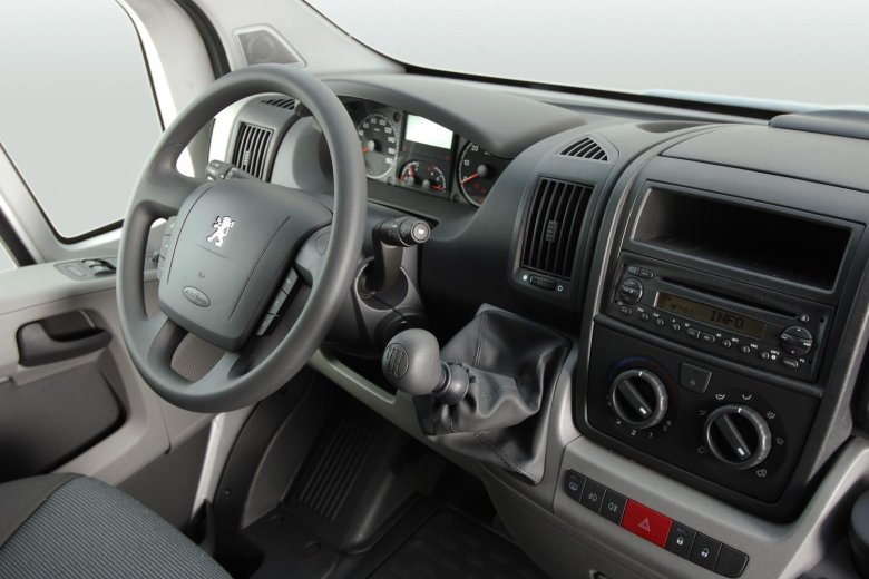 Пежо боксер фургон салон