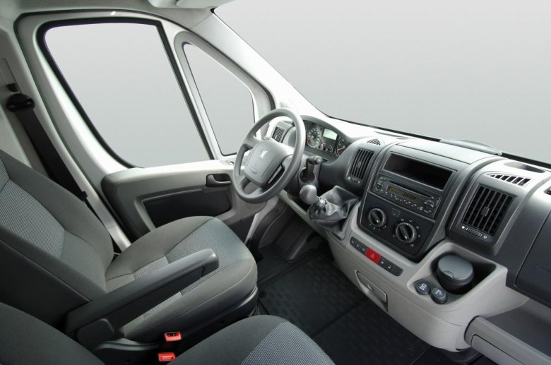 Пежо боксер фургон салон