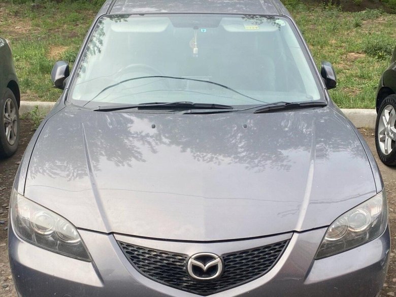 Серая мазда 3