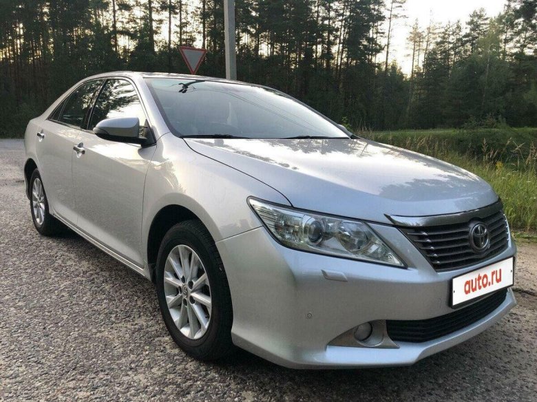 Тойота Камри 2012 серебристая