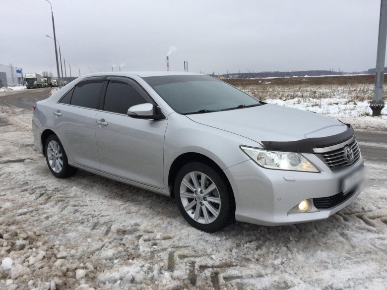 Серебристая Камри 2012