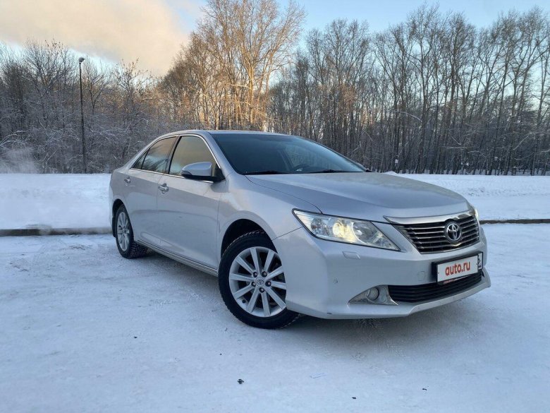 Тойота камри серебристая