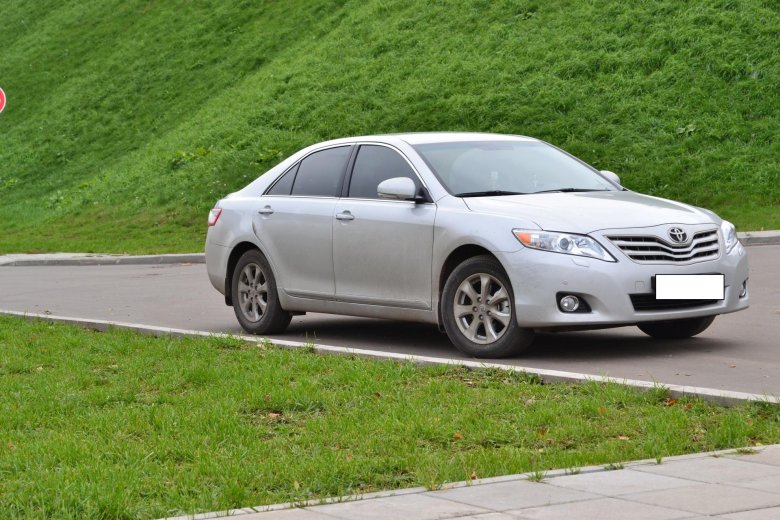 Тойота Камри 40 серебристая