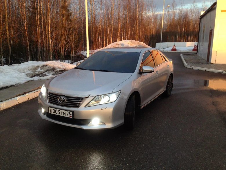 Тойота Камри 50 серебро