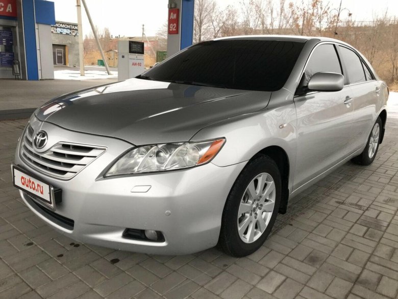 Toyota Camry 40 серебристая