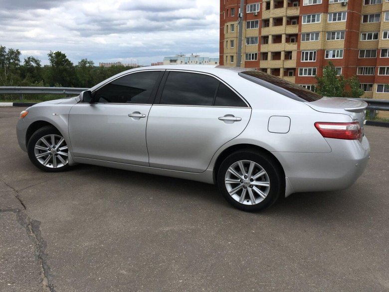 Toyota camry 40 серебристая