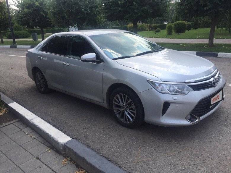 Тойота Камри 3.5 серебристая