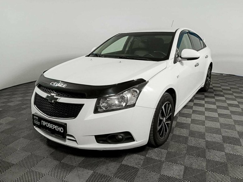 Белый шевроле круз