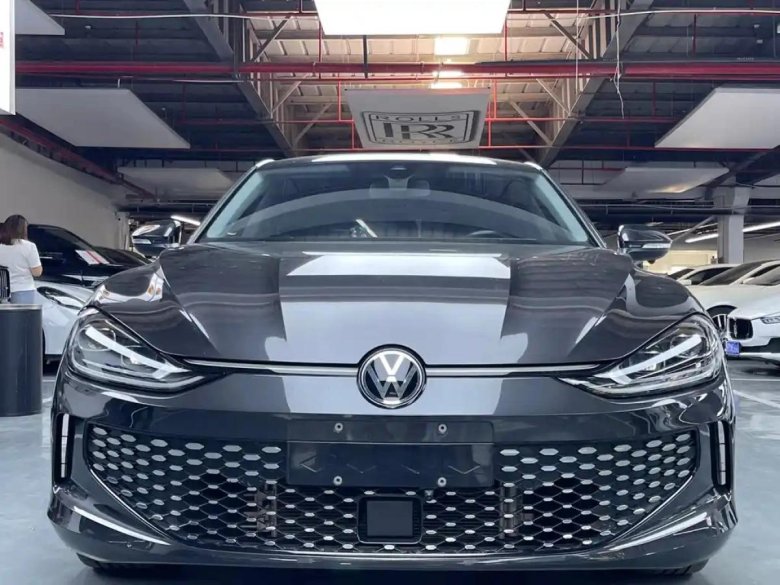 Серый фольксваген