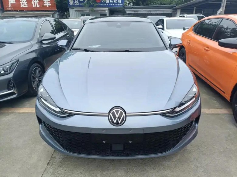 Серый фольксваген