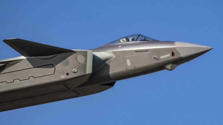 J-20 истребитель