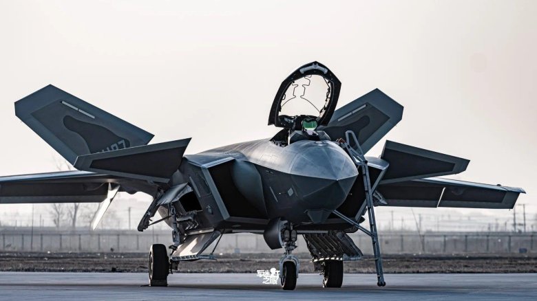 Chengdu j-20 истребитель