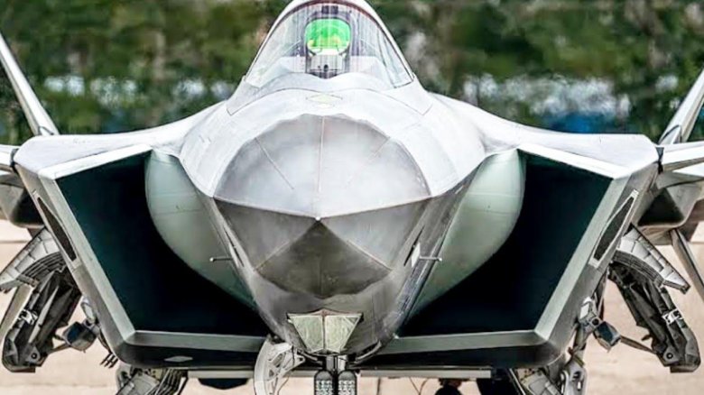 Китайский j-20