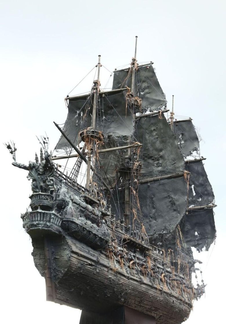 Корабль "Летучий голландец"