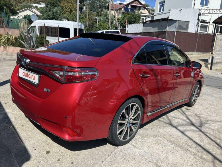 Красная тойота