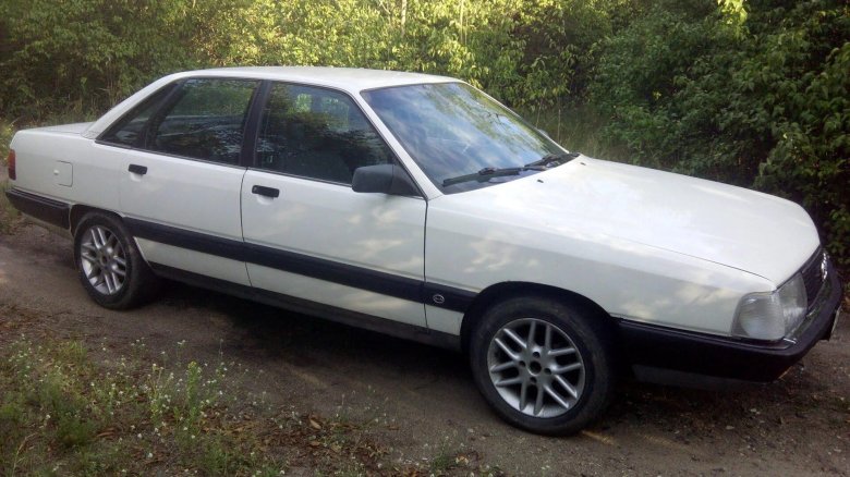 Ауди 100 с3 белая