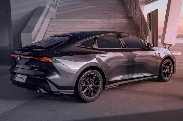 Чанган Uni v 2022