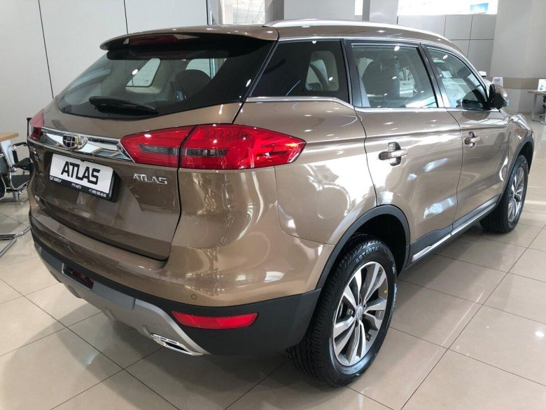 Geely Atlas золотой