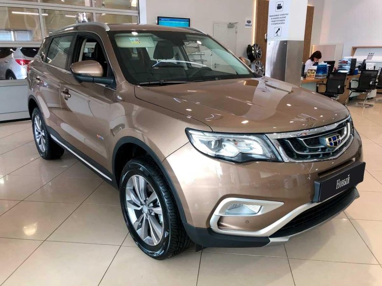 Geely Atlas золотой