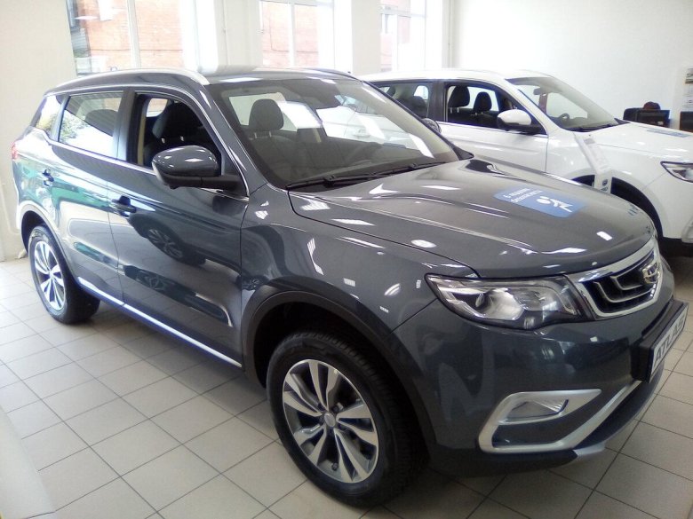 Geely Atlas серый