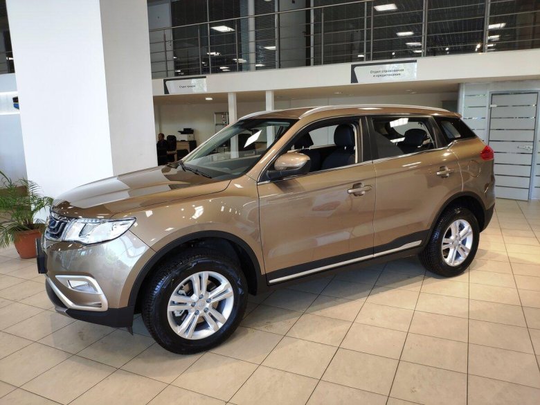 Geely Atlas золотой