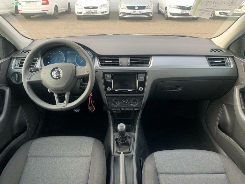 Шкода Рапид 2022 салон