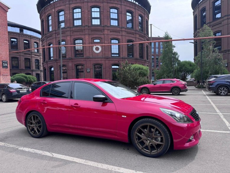 Красная инфинити g35