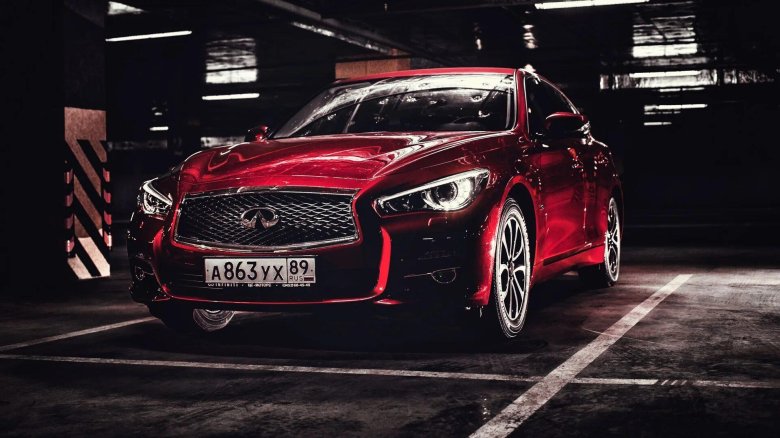 Инфинити красная