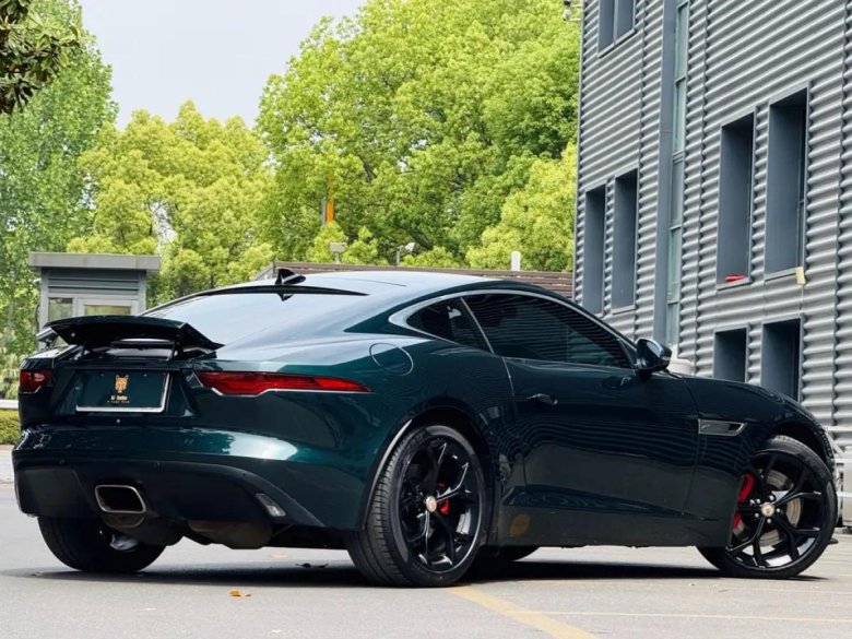 Автомобиль jaguar