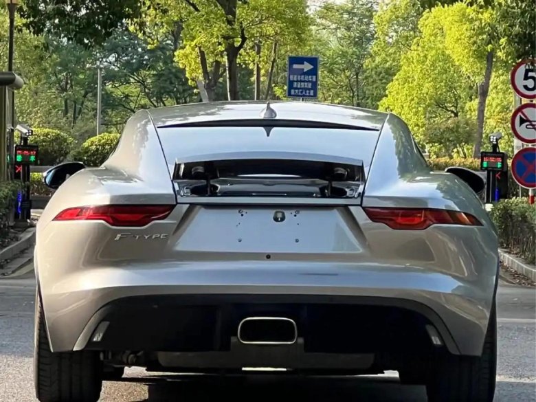 Автомобиль jaguar