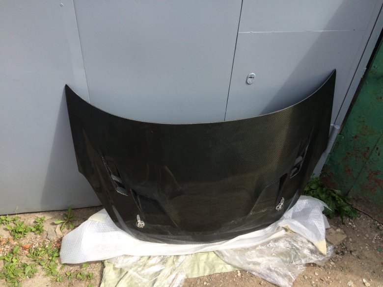 Карбоновый капот