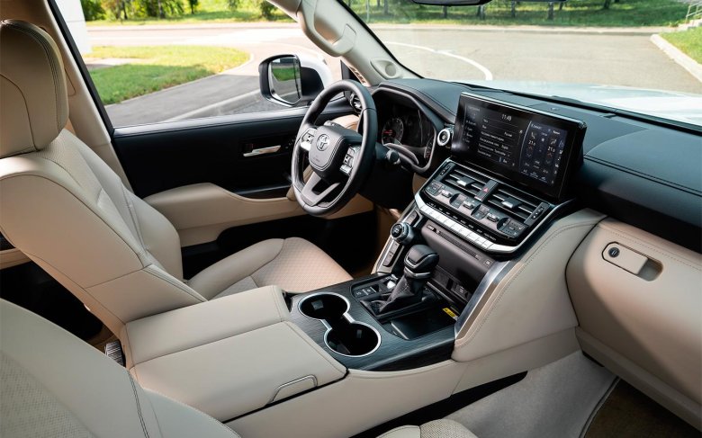 Toyota Land Cruiser 300 салон