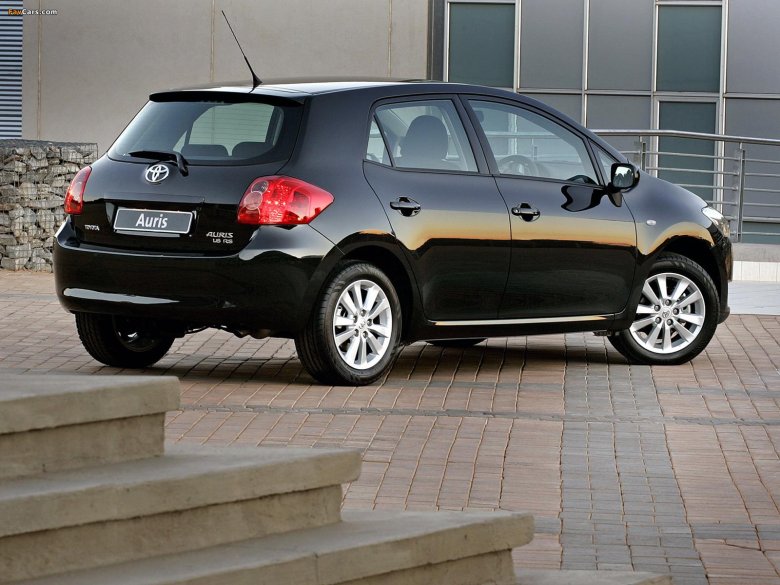 Тойота аурис 2007 года