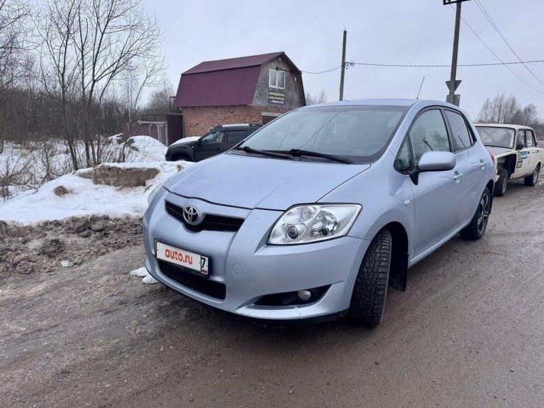 Тойота аурис 2007 года