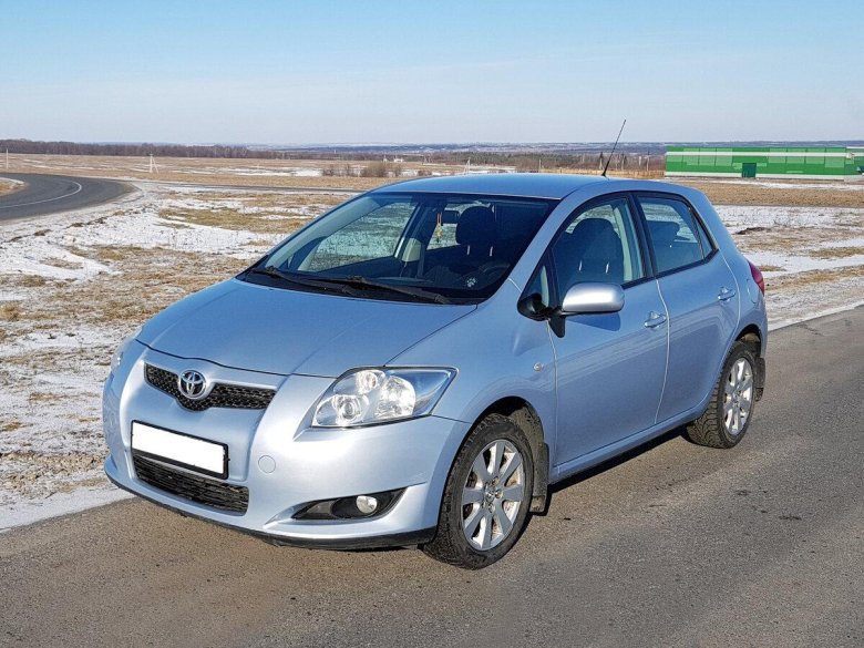 Тойота аурис 2007 года