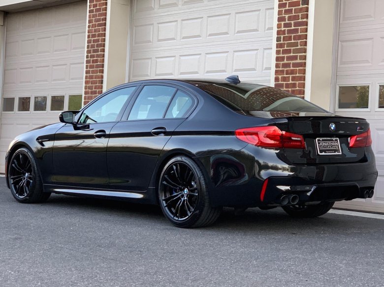 BMW m5 Competition черная