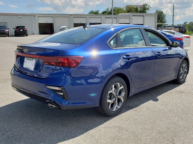 Kia Cerato 2022 синяя
