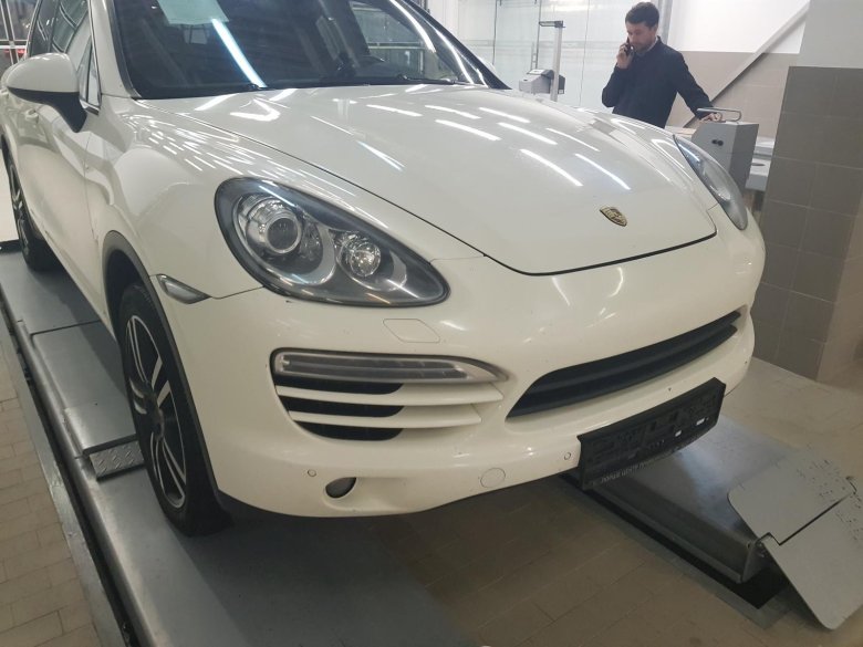 Белый порше кайен