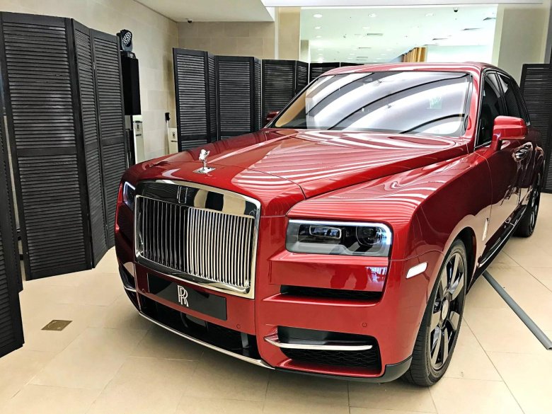 Роллс Ройс джип 2021