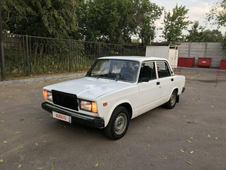 ВАЗ 2107 белый 202