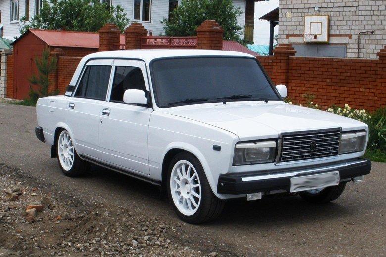 ВАЗ 2107 белая