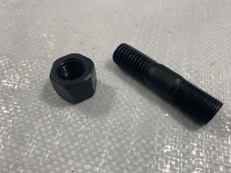 853308 Шпилька м18х1.5х25х40