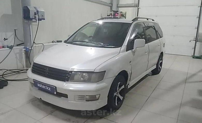 Mitsubishi Chariot 1998