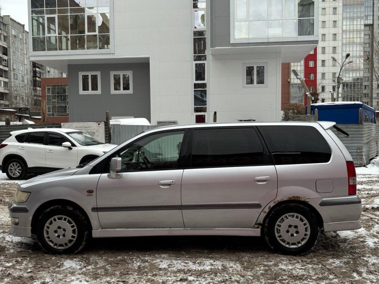 Мицубиси шариот грандис