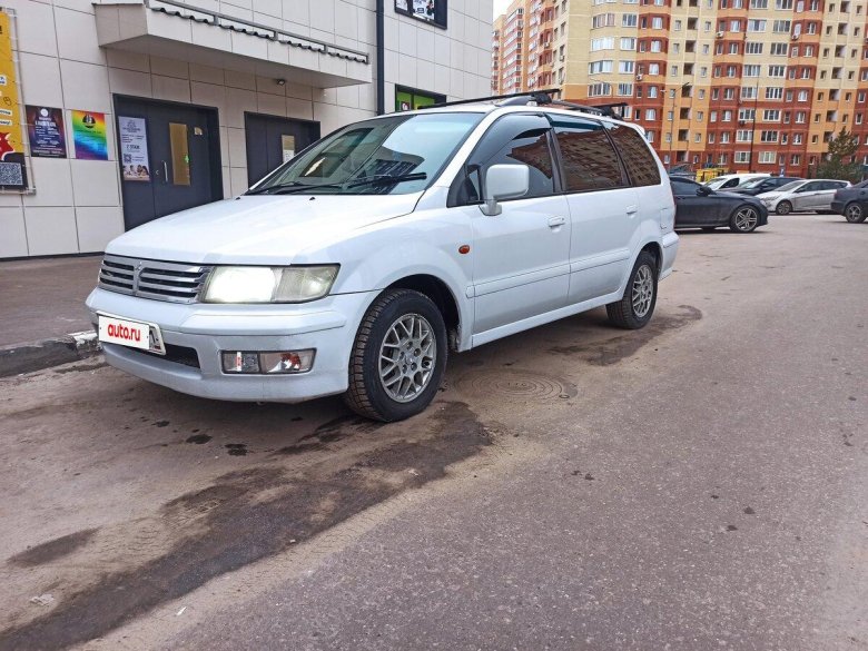 Митсубиси шариот грандис 2001