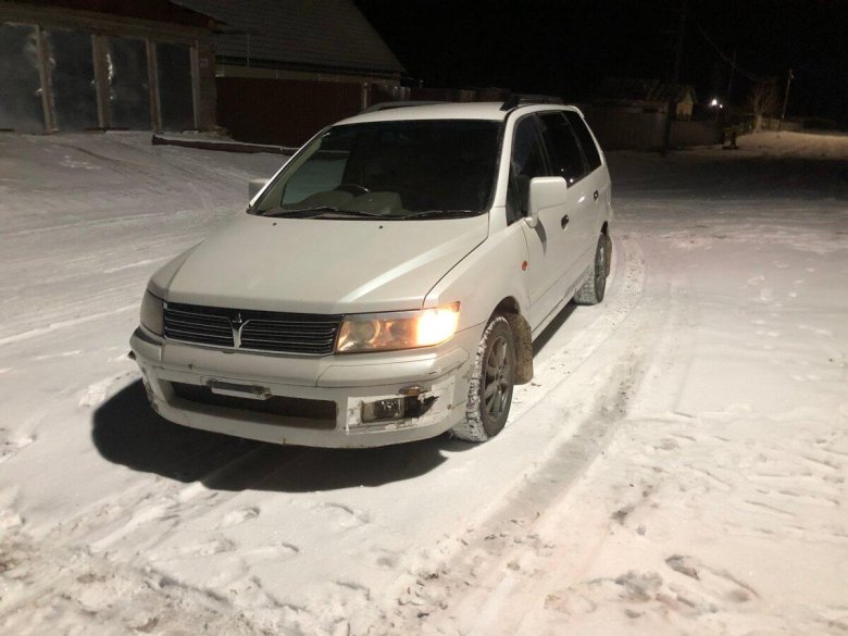 Mitsubishi Chariot 2000