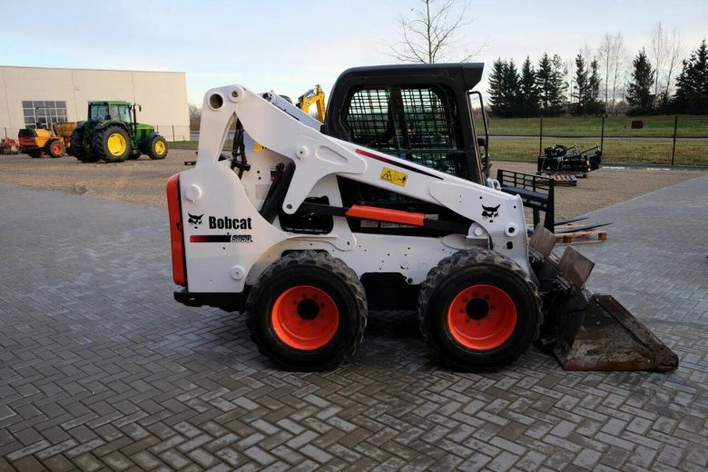 Мини-погрузчик Bobcat s650