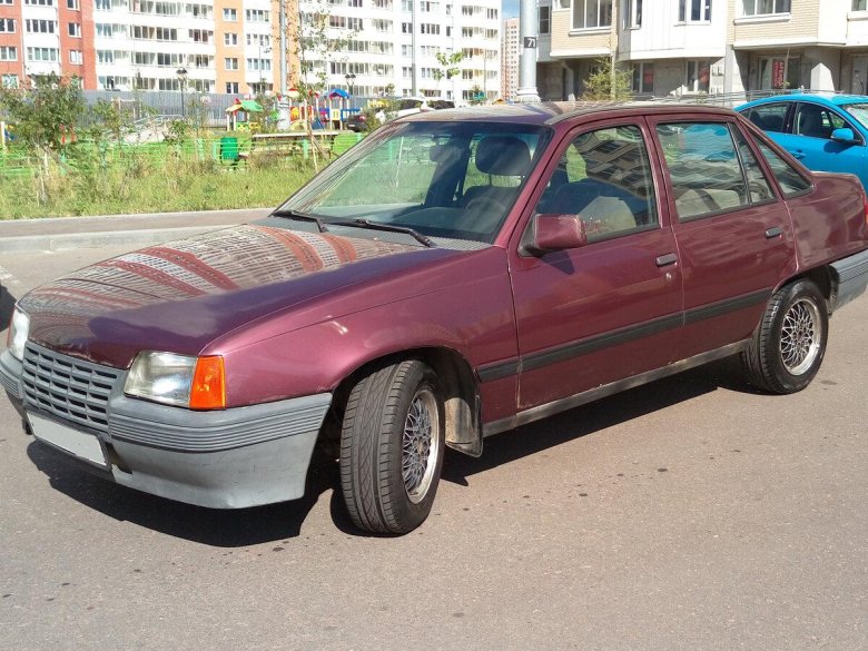 Opel Kadett 1988 седан